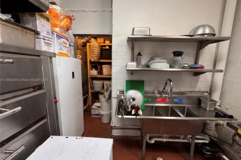 Immobilier commercial à vendre à Opa-locka, Floride № 1897015 - photo 12