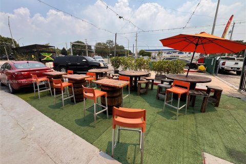 Immobilier commercial à vendre à Opa-locka, Floride № 1897015 - photo 1