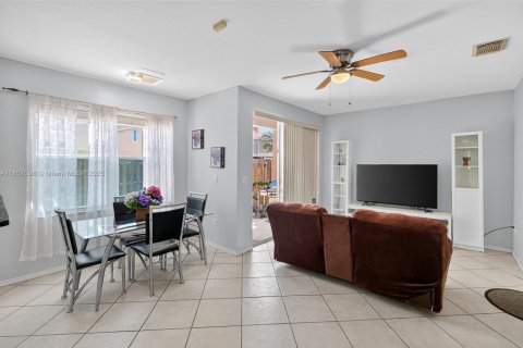 Townhouse in Homestead, Florida 4 bedrooms, 188.41 sq.m. № 1883791 - photo 15