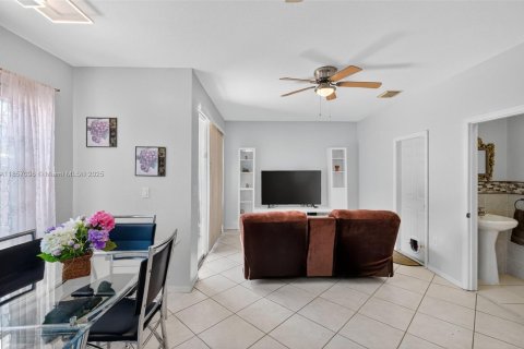 Townhouse in Homestead, Florida 4 bedrooms, 188.41 sq.m. № 1883791 - photo 16