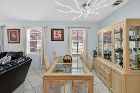 Townhouse in Homestead, Florida 4 bedrooms, 188.41 sq.m. № 1883791 - photo 7
