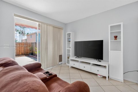 Townhouse in Homestead, Florida 4 bedrooms, 188.41 sq.m. № 1883791 - photo 13