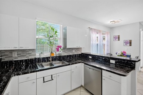 Townhouse in Homestead, Florida 4 bedrooms, 188.41 sq.m. № 1883791 - photo 12