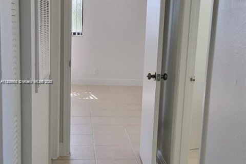 Condo in Davie, Florida, 2 bedrooms  № 1818500 - photo 12