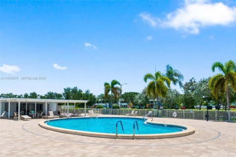 Condominio en Deerfield Beach, Florida, 2 dormitorios  № 2076899
