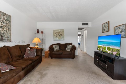 Condominio en alquiler en Deerfield Beach, Florida, 2 dormitorios, 76.18 m2 № 2076899 - foto 3