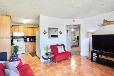 Купить виллу или дом в Холливуд, Флорида 2 спальни, 81.01м2, № 2034772 - фото 8