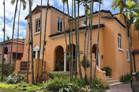 Casa en alquiler en Coral Gables, Florida, 4 dormitorios, 276.11 m2 № 2063151 - foto 8