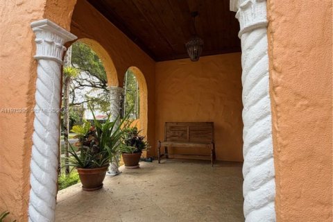 Casa en alquiler en Coral Gables, Florida, 4 dormitorios, 276.11 m2 № 2063151 - foto 10
