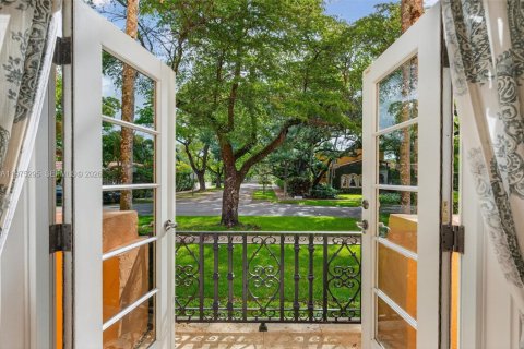 Casa en alquiler en Coral Gables, Florida, 4 dormitorios, 276.11 m2 № 2063151 - foto 16