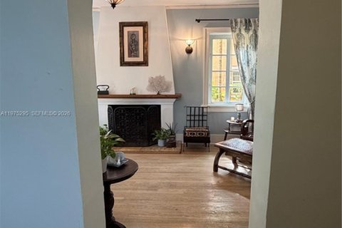 Casa en alquiler en Coral Gables, Florida, 4 dormitorios, 276.11 m2 № 2063151 - foto 13