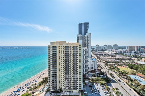Copropriété à vendre à Sunny Isles Beach, Floride: 2 chambres, 192.31 m2 № 1977613 - photo 13