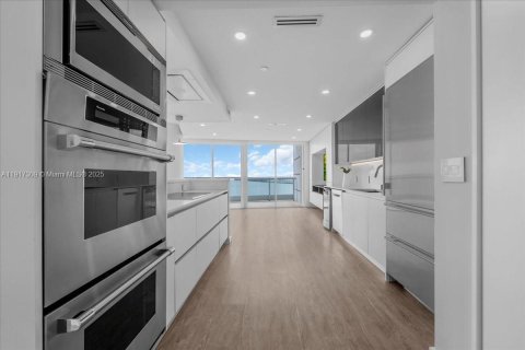 Copropriété à vendre à Miami, Floride: 3 chambres, 241.55 m2 № 1973470 - photo 10