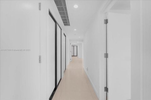 Copropriété à vendre à Miami, Floride: 3 chambres, 241.55 m2 № 1973470 - photo 30