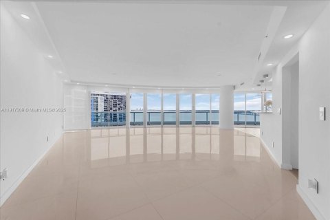 Copropriété à vendre à Miami, Floride: 3 chambres, 241.55 m2 № 1973470 - photo 2