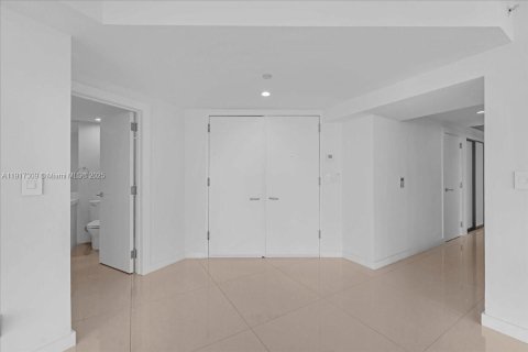 Copropriété à vendre à Miami, Floride: 3 chambres, 241.55 m2 № 1973470 - photo 11