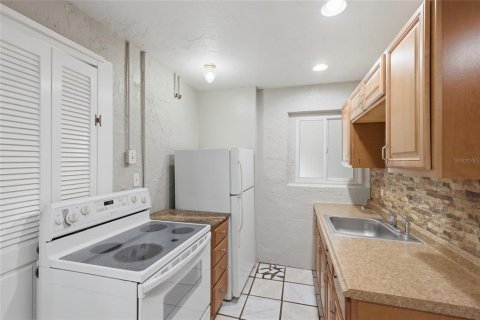 House in Sarasota, Florida 4 bedrooms, 178.47 sq.m. № 2147783 - photo 23