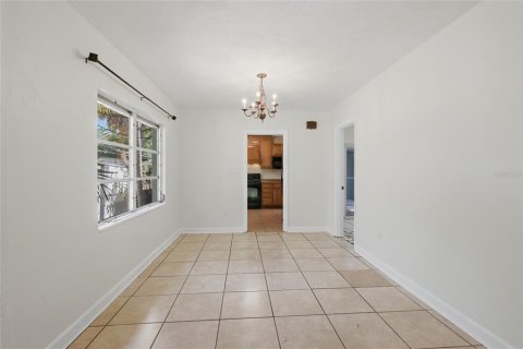 House in Sarasota, Florida 4 bedrooms, 178.47 sq.m. № 2147783 - photo 9