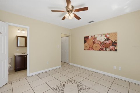 House in Sarasota, Florida 4 bedrooms, 178.47 sq.m. № 2147783 - photo 15