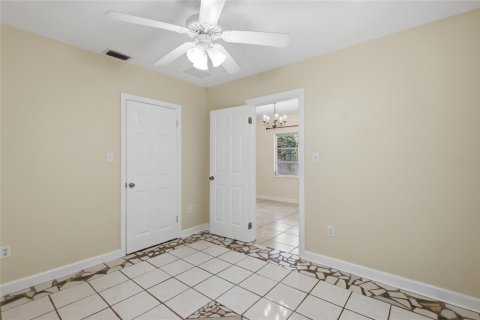House in Sarasota, Florida 4 bedrooms, 178.47 sq.m. № 2147783 - photo 18