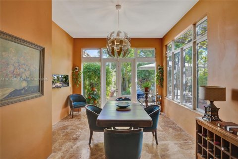 House in Miami Beach, Florida 5 bedrooms, 219.53 sq.m. № 1969394 - photo 25