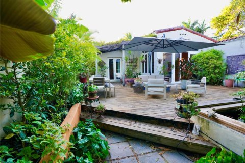 Villa ou maison à vendre à Miami Beach, Floride: 4 chambres, 219.53 m2 № 1969394 - photo 15