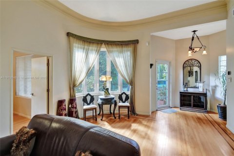 House in Miami Beach, Florida 5 bedrooms, 219.53 sq.m. № 1969394 - photo 22