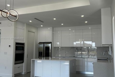 Casa en venta en Cape Coral, Florida, 3 dormitorios № 2033179 - foto 28