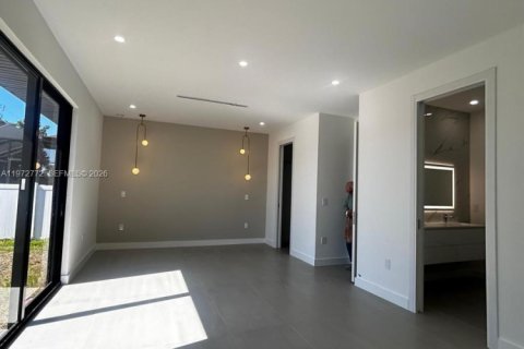 Casa en venta en Cape Coral, Florida, 3 dormitorios № 2033179 - foto 11