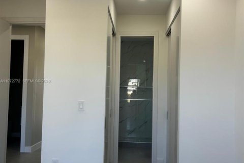 Casa en venta en Cape Coral, Florida, 3 dormitorios № 2033179 - foto 18