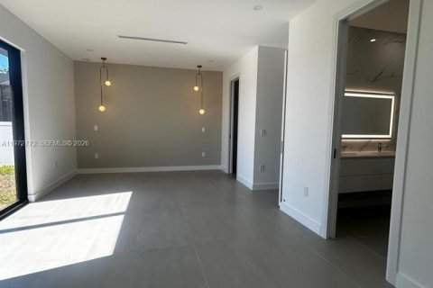 Casa en venta en Cape Coral, Florida, 3 dormitorios № 2033179 - foto 13