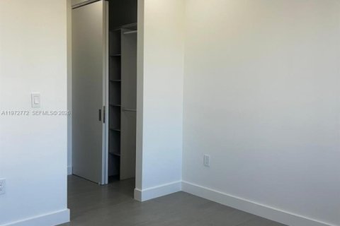 Casa en venta en Cape Coral, Florida, 3 dormitorios № 2033179 - foto 15