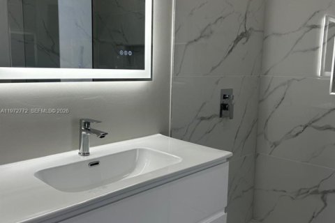 Casa en venta en Cape Coral, Florida, 3 dormitorios № 2033179 - foto 17