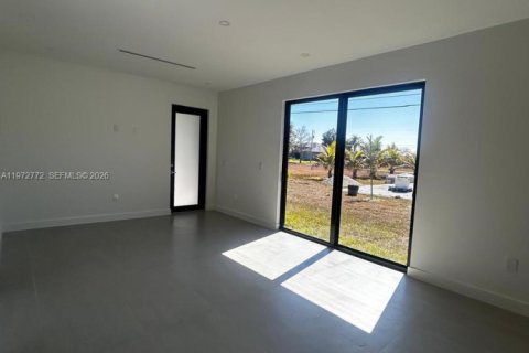 Casa en venta en Cape Coral, Florida, 3 dormitorios № 2033179 - foto 8