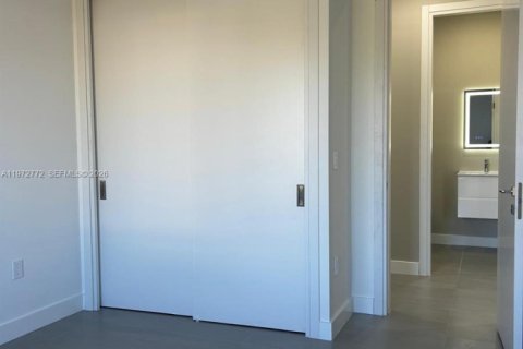 Casa en venta en Cape Coral, Florida, 3 dormitorios № 2033179 - foto 24