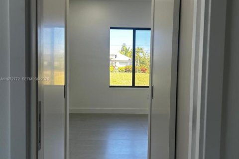 Casa en venta en Cape Coral, Florida, 3 dormitorios № 2033179 - foto 19