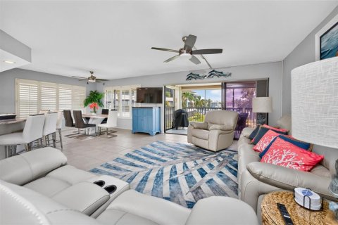 Copropriété à vendre à Punta Gorda, Floride: 2 chambres, 140.84 m2 № 2342208 - photo 8