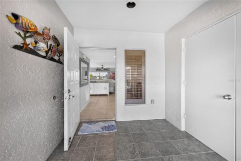 Copropriété à vendre à Punta Gorda, Floride: 2 chambres, 140.84 m2 № 2342208 - photo 4