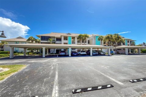 Copropriété à vendre à Punta Gorda, Floride: 2 chambres, 140.84 m2 № 2342208 - photo 2