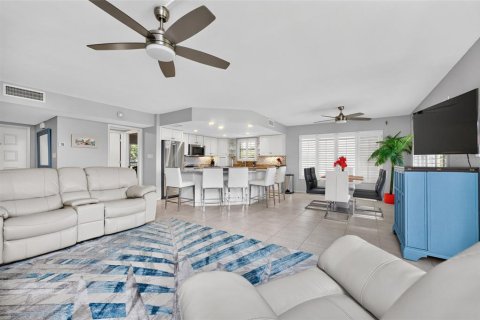 Copropriété à vendre à Punta Gorda, Floride: 2 chambres, 140.84 m2 № 2342208 - photo 15