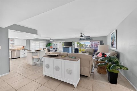 Copropriété à vendre à Punta Gorda, Floride: 2 chambres, 140.84 m2 № 2342208 - photo 14