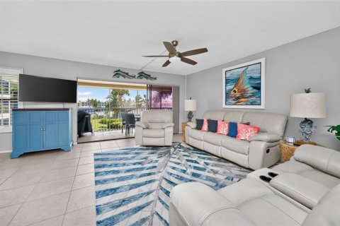 Copropriété à vendre à Punta Gorda, Floride: 2 chambres, 140.84 m2 № 2342208 - photo 9