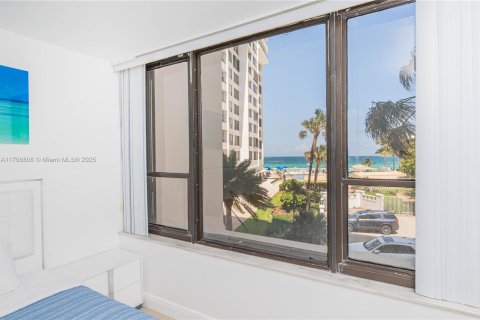 Condominio en alquiler en Hollywood, Florida, 2 dormitorios, 104.05 m2 № 2037759 - foto 21