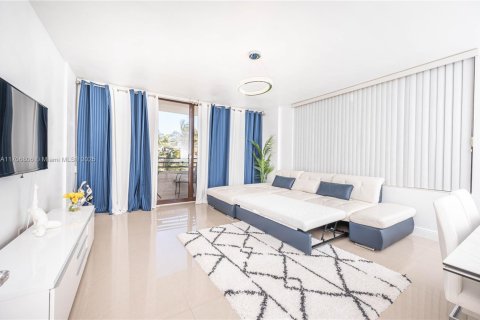 Condominio en alquiler en Hollywood, Florida, 2 dormitorios, 104.05 m2 № 2037759 - foto 3