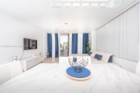 Condominio en alquiler en Hollywood, Florida, 2 dormitorios, 104.05 m2 № 2037759 - foto 12