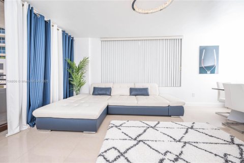 Condominio en alquiler en Hollywood, Florida, 2 dormitorios, 104.05 m2 № 2037759 - foto 9