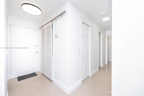 Condominio en alquiler en Hollywood, Florida, 2 dormitorios, 104.05 m2 № 2037759 - foto 17