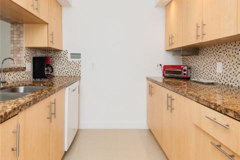 Condominio en alquiler en Hollywood, Florida, 2 dormitorios, 104.05 m2 № 2037759 - foto 14