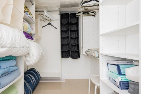Condominio en alquiler en Hollywood, Florida, 2 dormitorios, 104.05 m2 № 2037759 - foto 25