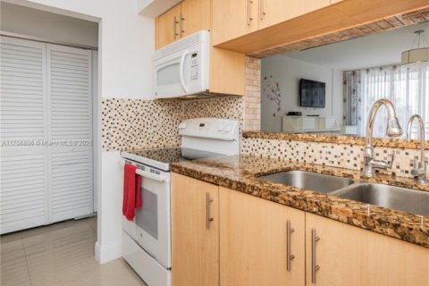 Condominio en alquiler en Hollywood, Florida, 2 dormitorios, 104.05 m2 № 2037759 - foto 13